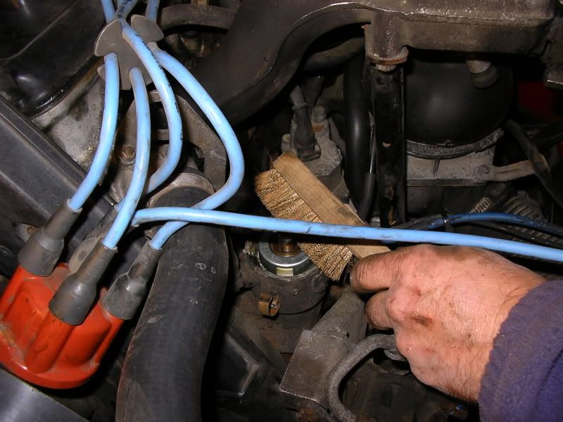 How to replace the distributor cap and rotor on Volvo 240